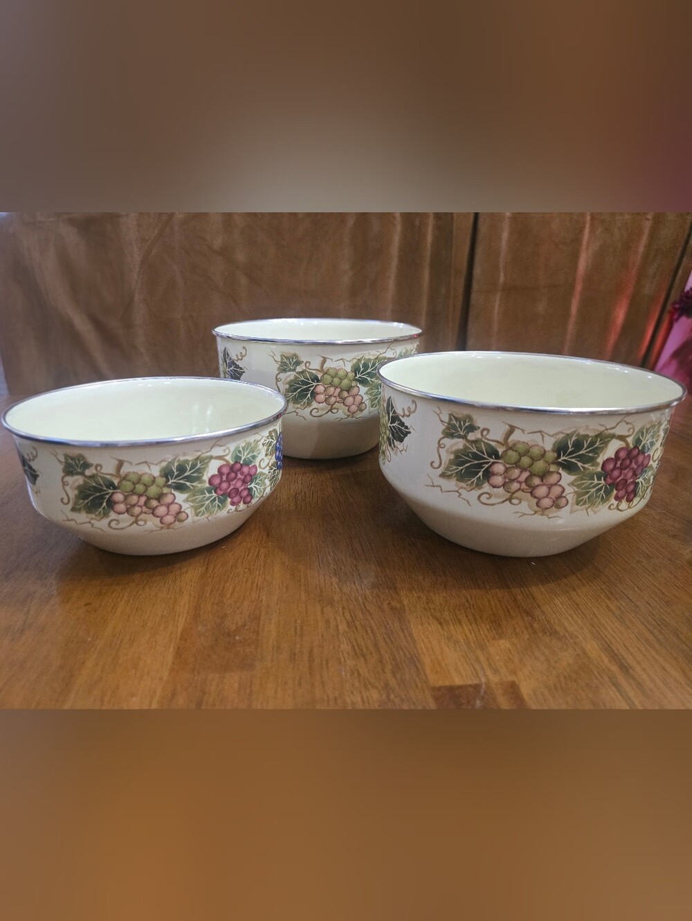 VTG Tabletops Unlimited Enamel Mixing Bowls Set of 3 Grape Harvest Vitroceramic